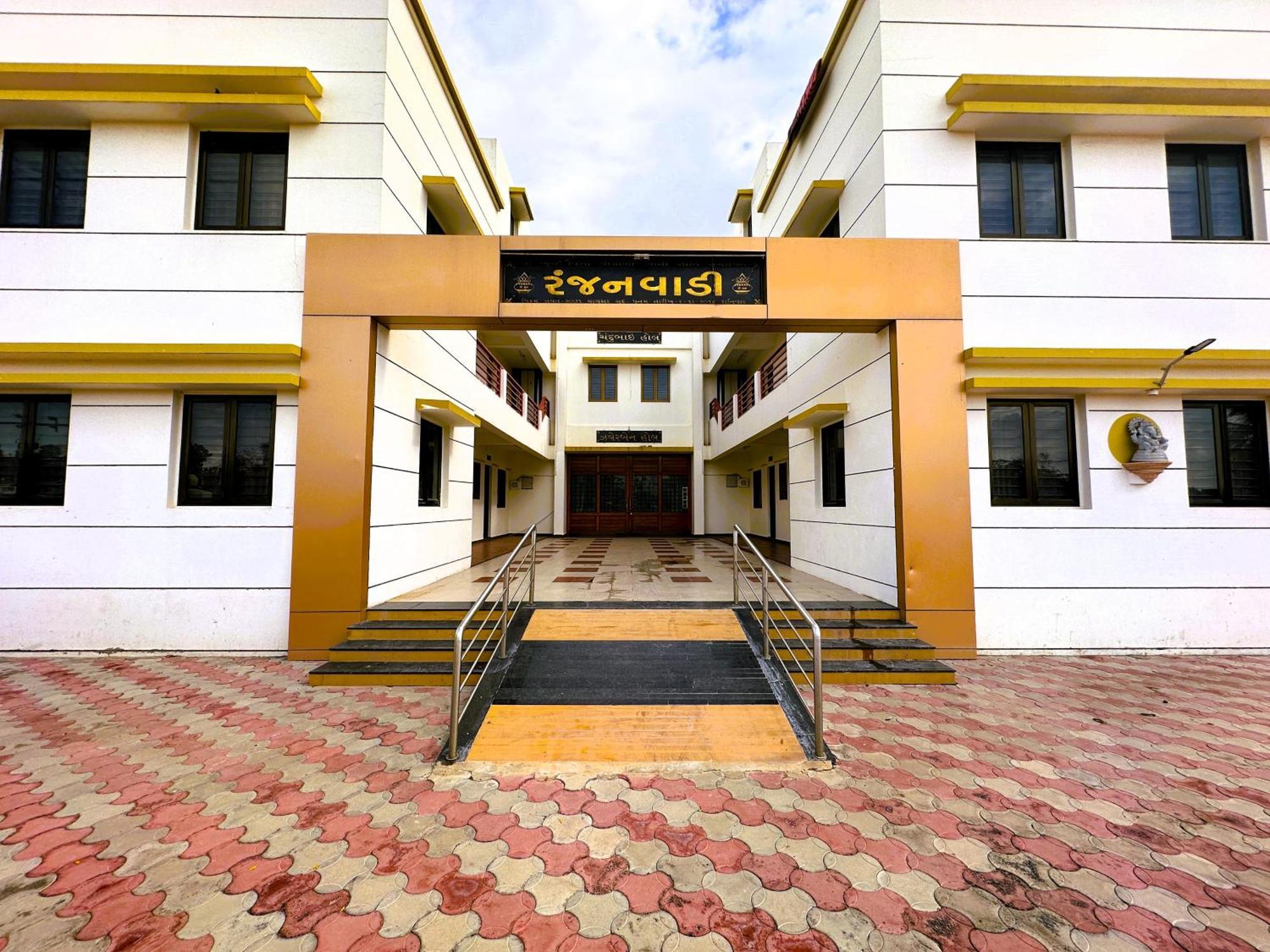 Ranjan Vadi Hotel ภุช ภายนอก รูปภาพ