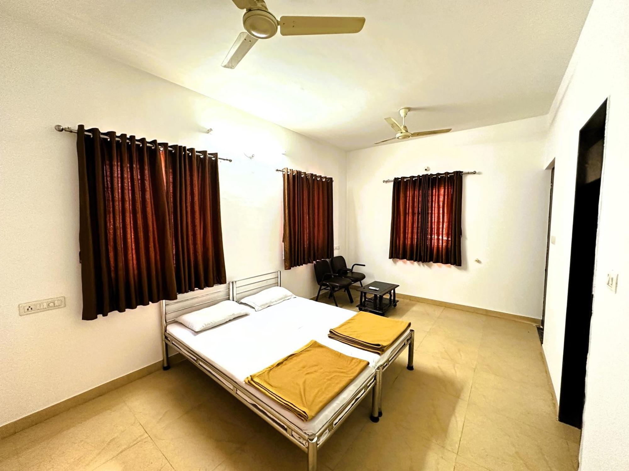 Ranjan Vadi Hotel ภุช ภายนอก รูปภาพ