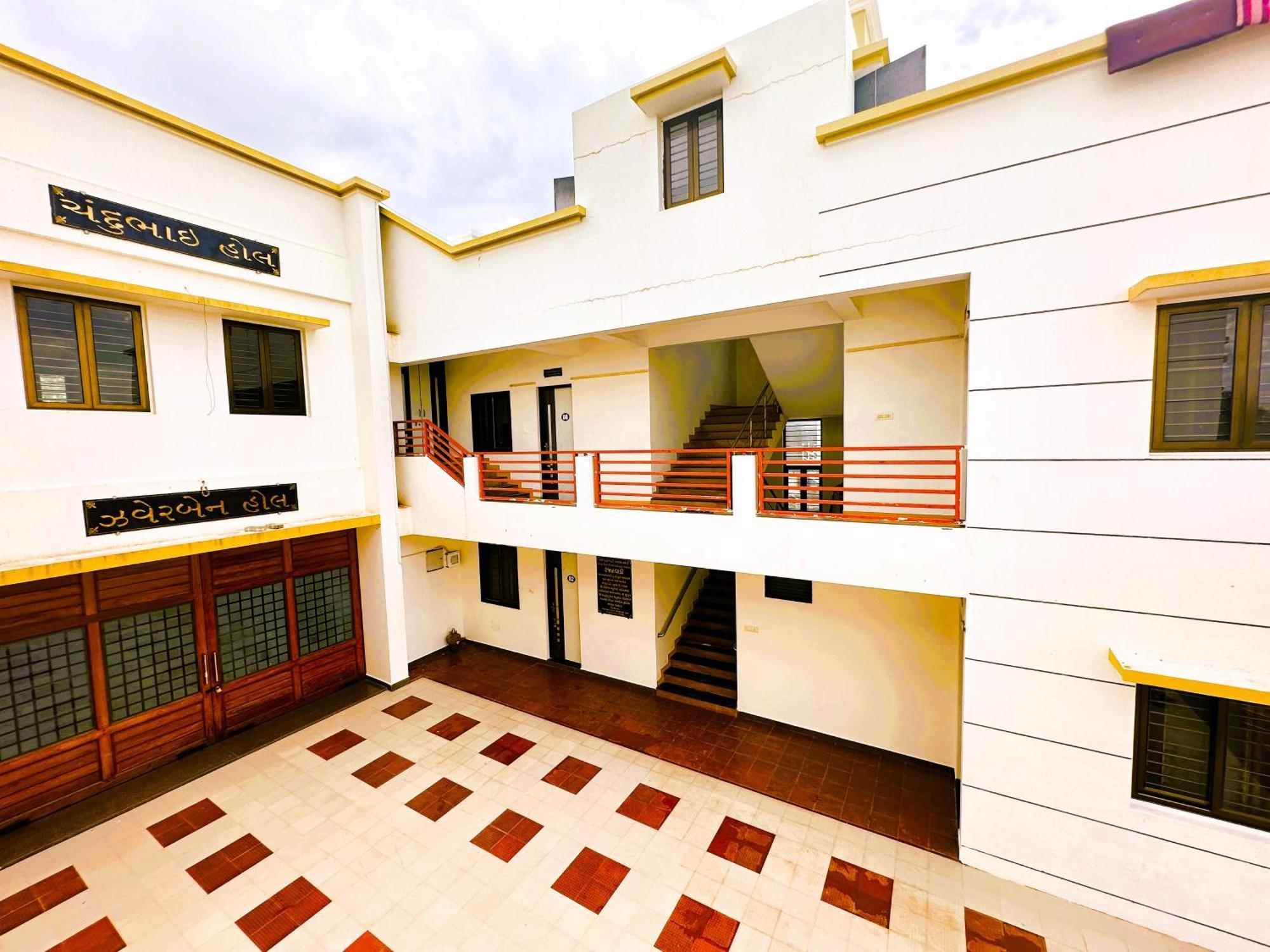 Ranjan Vadi Hotel ภุช ภายนอก รูปภาพ