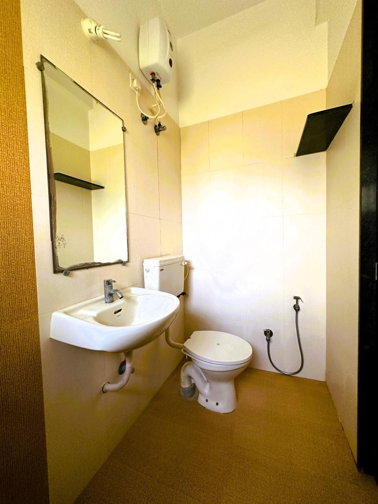Ranjan Vadi Hotel ภุช ภายนอก รูปภาพ