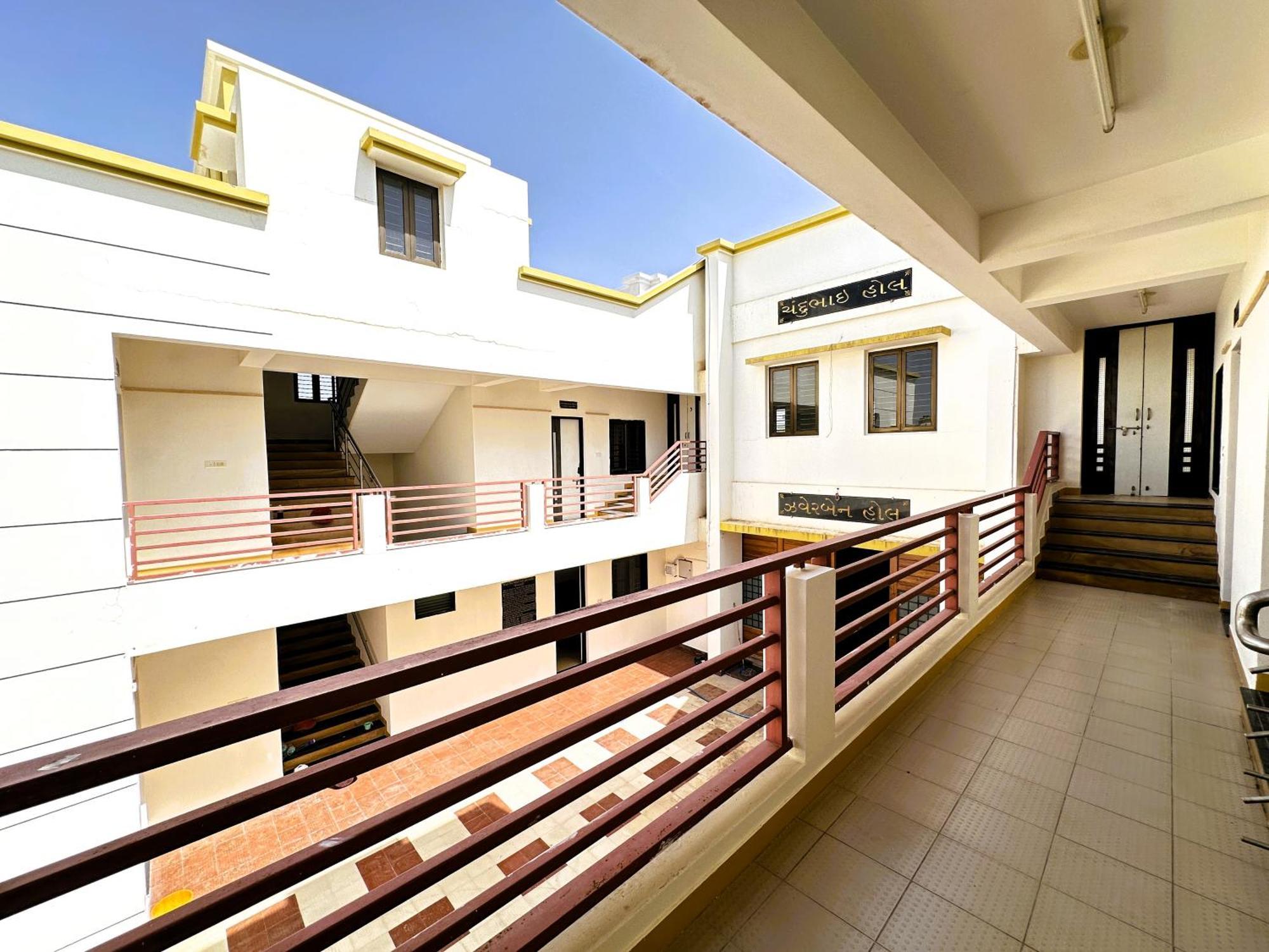 Ranjan Vadi Hotel ภุช ภายนอก รูปภาพ