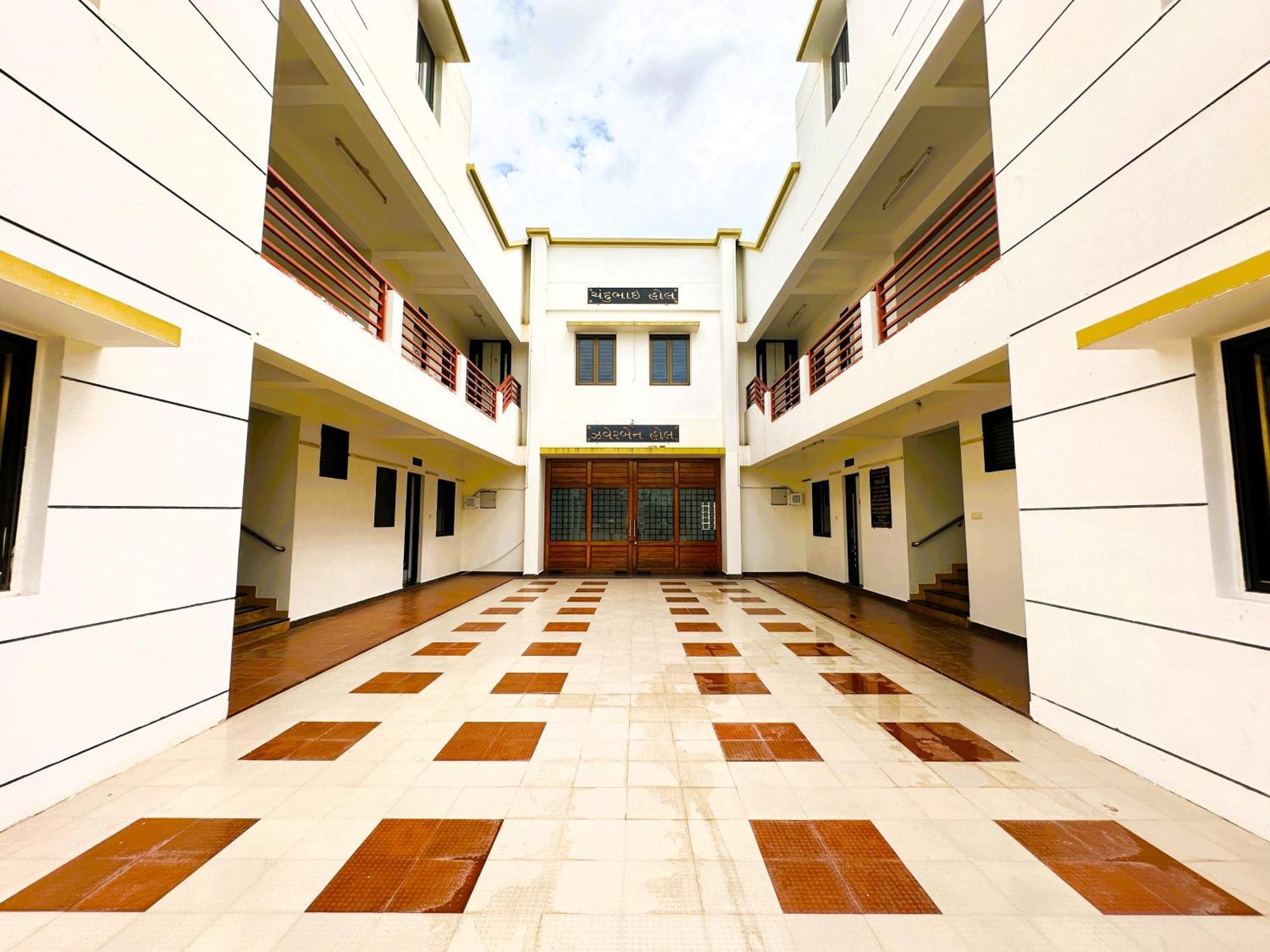 Ranjan Vadi Hotel ภุช ภายนอก รูปภาพ