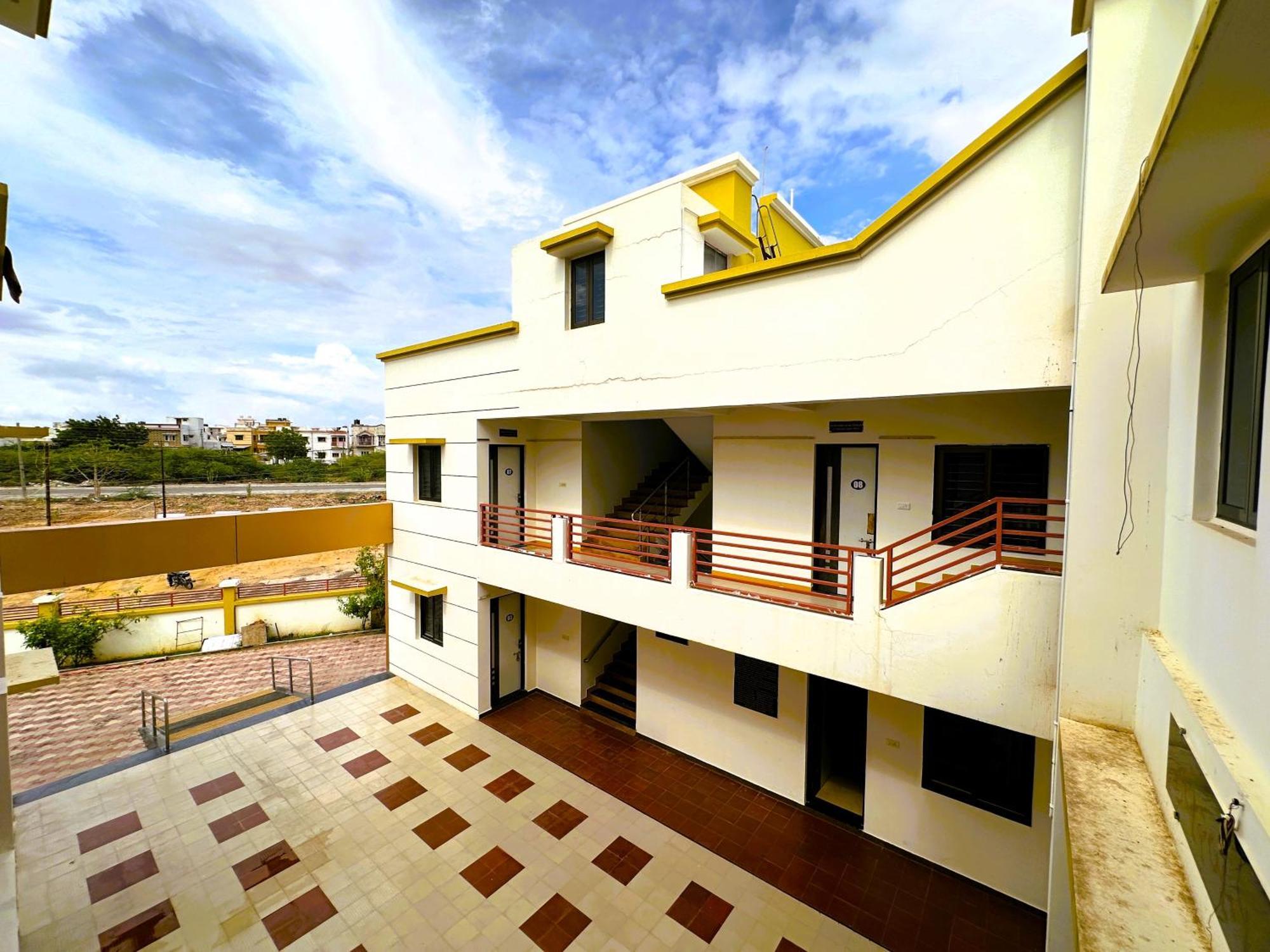 Ranjan Vadi Hotel ภุช ภายนอก รูปภาพ