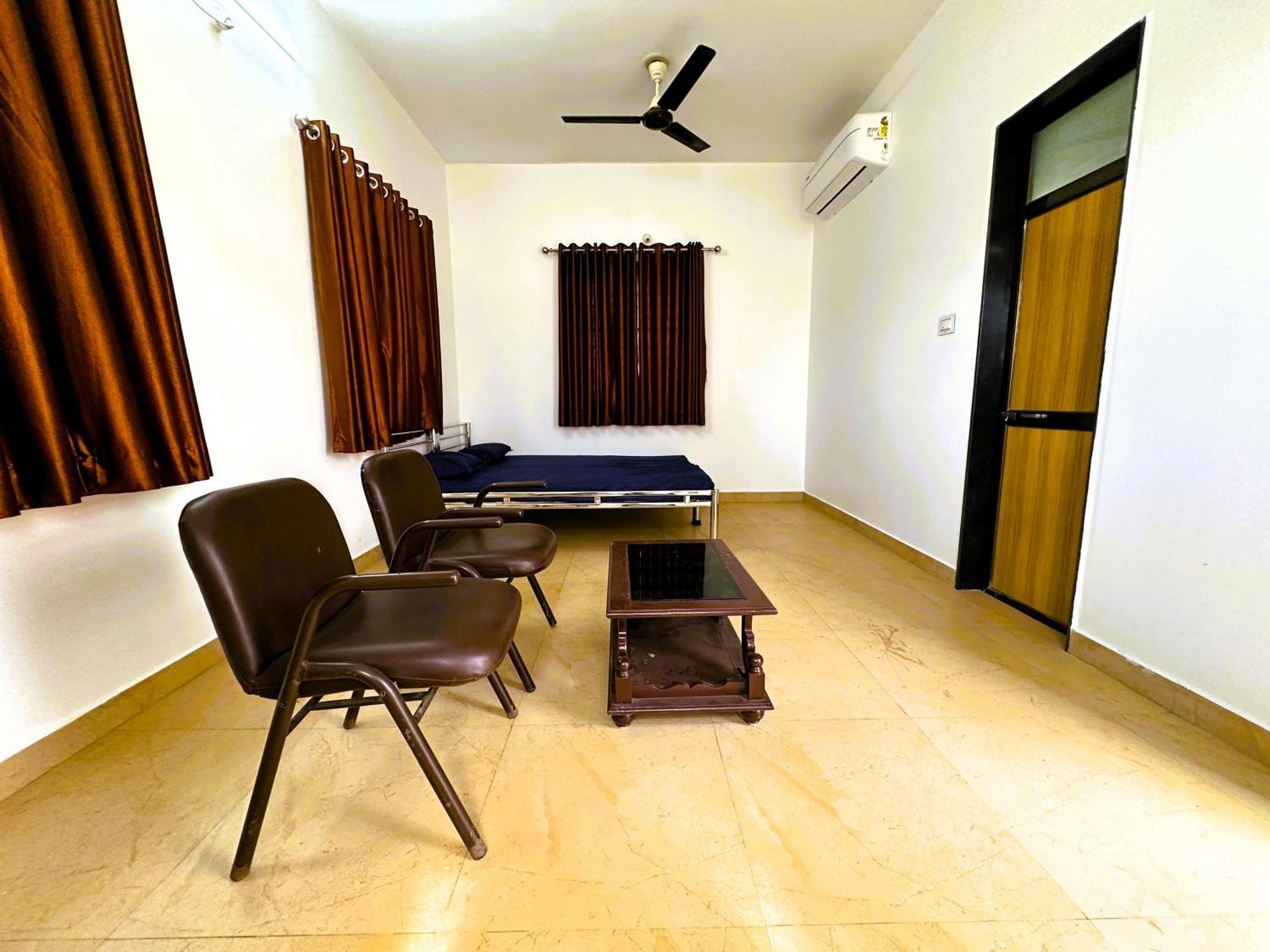 Ranjan Vadi Hotel ภุช ภายนอก รูปภาพ